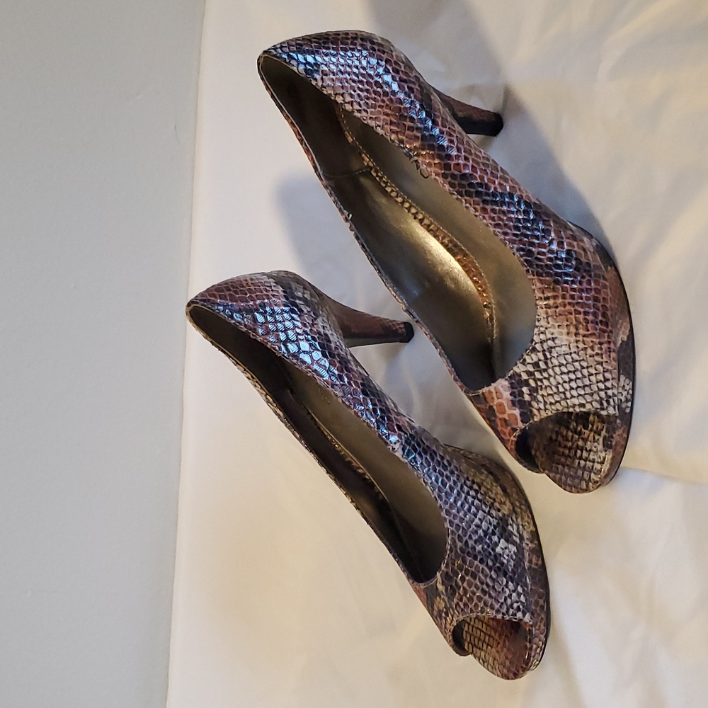 Peep toe heels